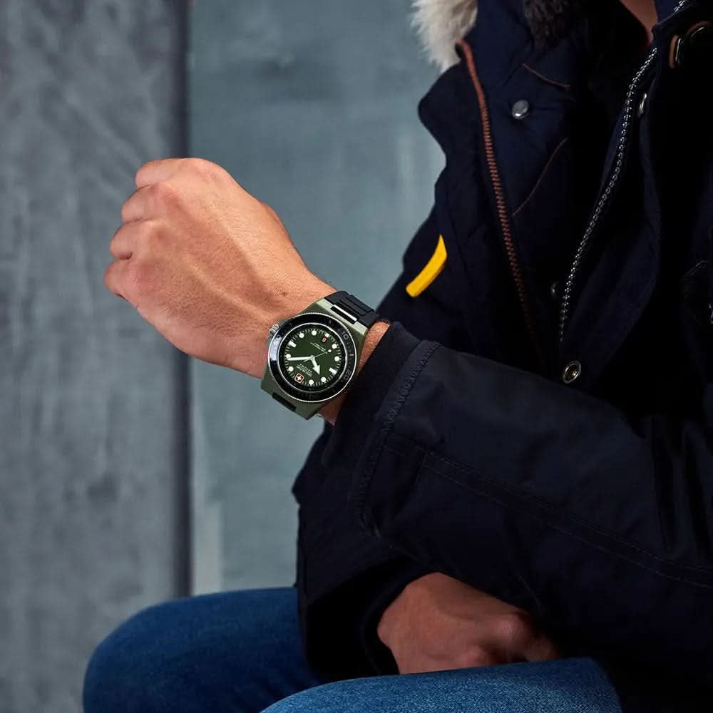 Herrklocka med grön urtavla och svart silikonarmband