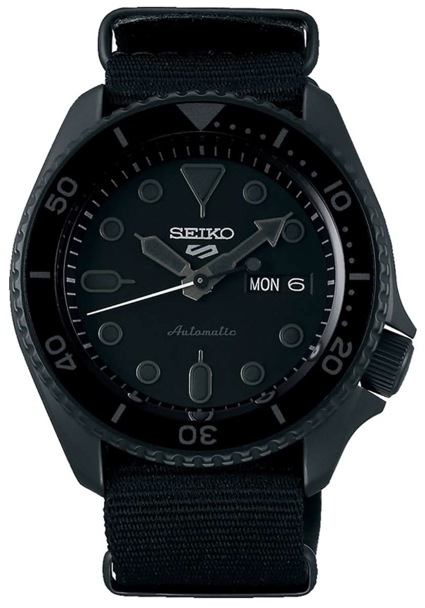 Seiko 5 Sports herrur med svart textilarmband och svart urtavla