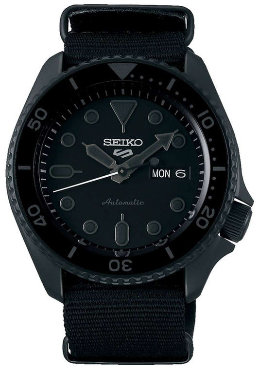 Seiko 5 Sports herrur med svart textilarmband och svart urtavla