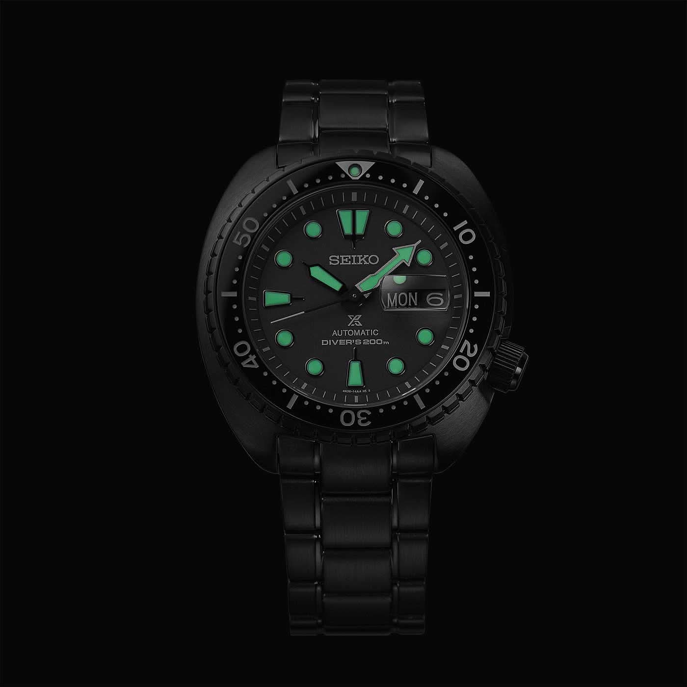 Seiko Prospex herrklocka med svart infattning, grön urtavla och självlysande markörer