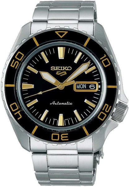 Seiko 5 Sports herrarmbandsur: svart urtavla, guldfärgade accenter, stållänk
