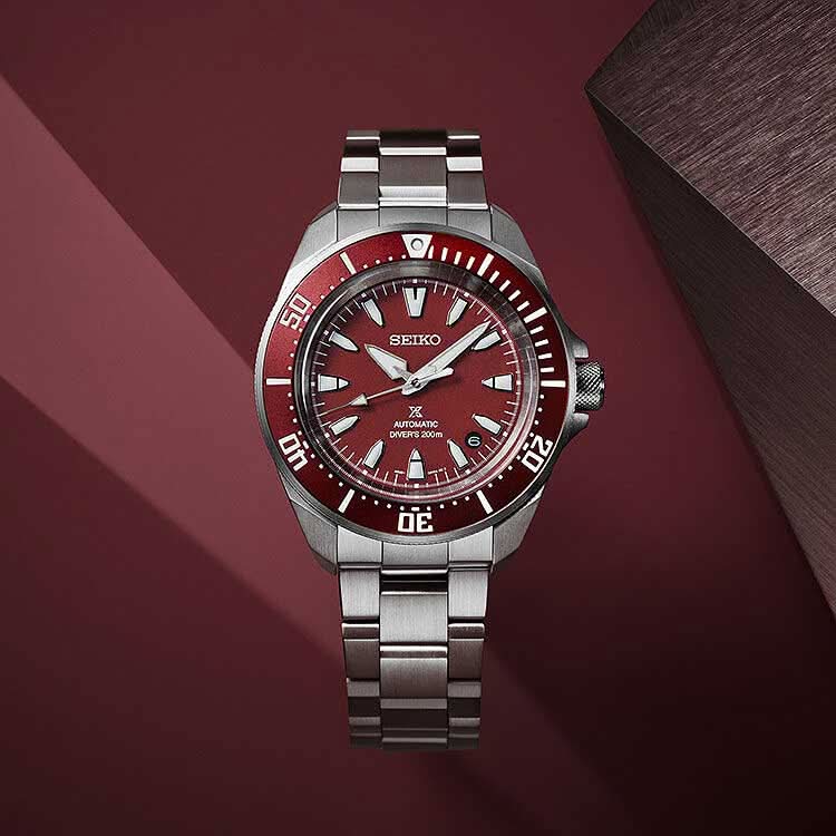 Seiko 5 Sports herrklocka med röd urtavla, Diver 200 m, rostfritt stålarmband