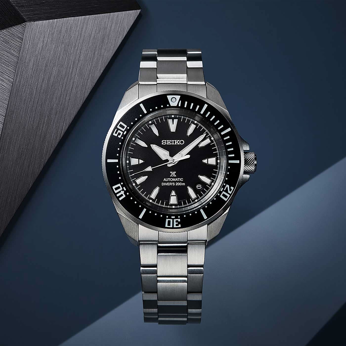 SEIKO herrur med armband i rostfritt stål, svart urtavla och dykarring