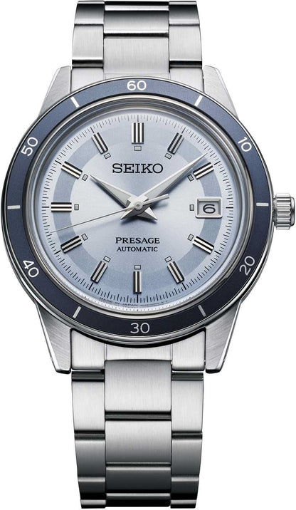 Herrklocka med metallarmband, silverfärgad urtavla och blå ring/skala, datumvisning