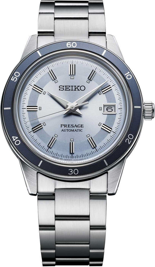 Herrklocka med metallarmband, silverfärgad urtavla och blå ring/skala, datumvisning