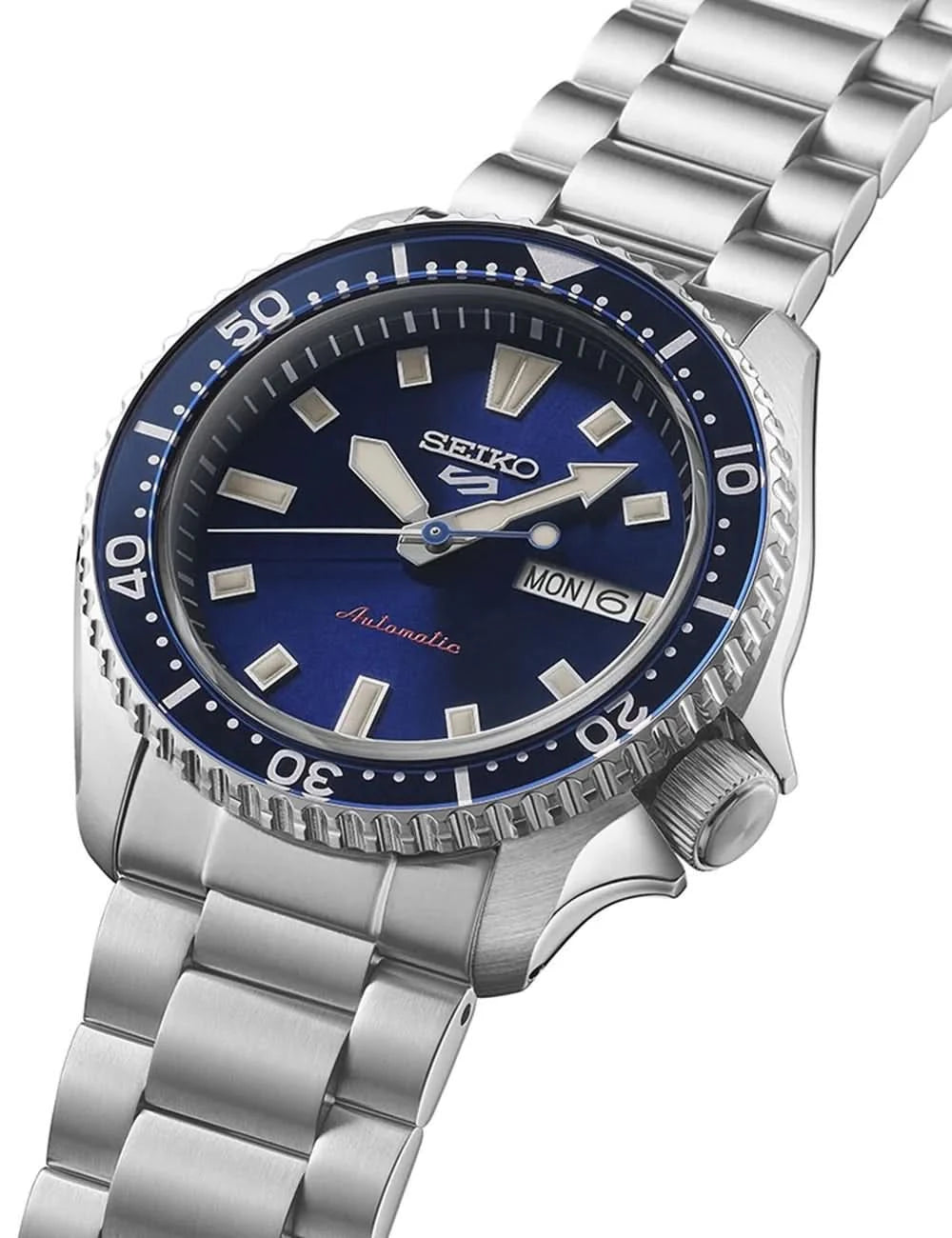 Seiko 5 Sports herrklocka, blå urtavla med index, stållänk, krona till höger, datum