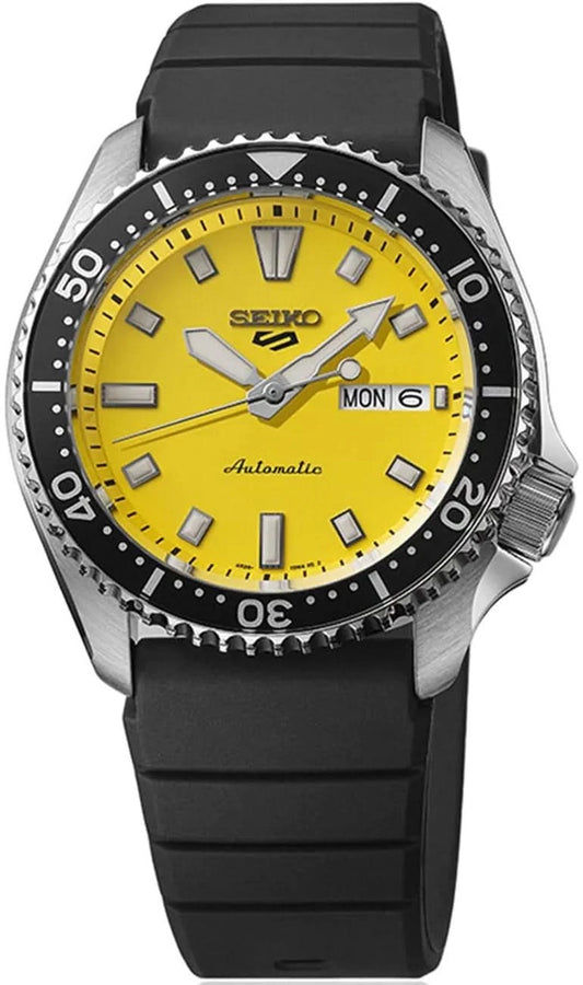 Seiko 5 Sports automatisk klocka med gul urtavla, datumvisning MÅN 6, svart band
