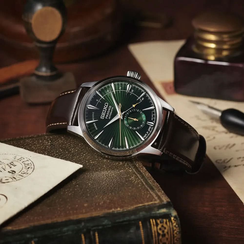 Seiko Presage herrklocka, sned blick, mörkgrön urtavla, brunt läderband.