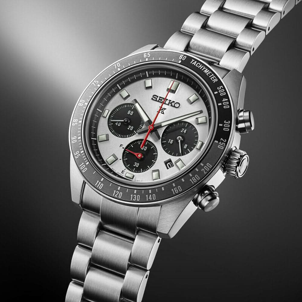 Seiko herrur med armband i silverfärgat rostfritt stål, vit urtavla och kronograf