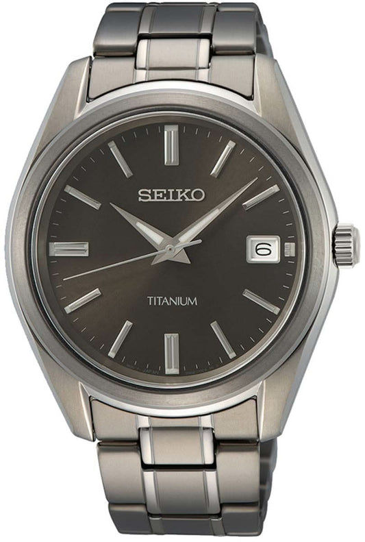 Herrklocka med svart urtavla, streckindex och armband i titan