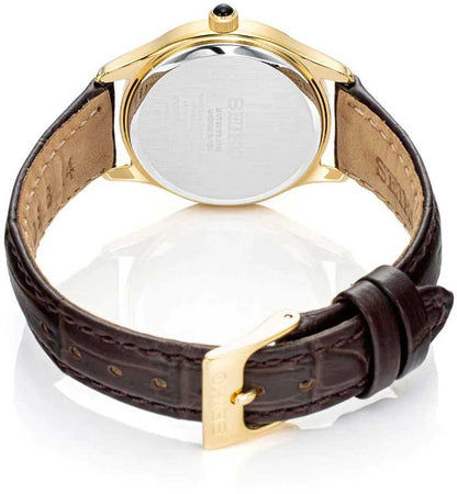 Seiko damklocka med brunt läderarmband och guldfärgat spänne, baksida vid handleden