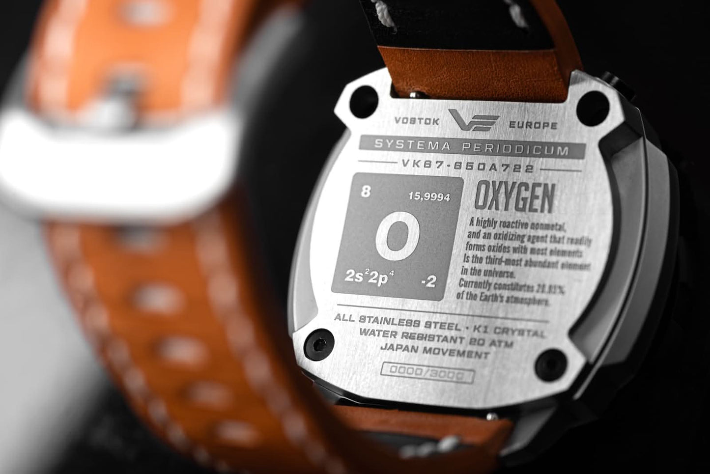 Vostok Europe herrklocka metallbaksida med texten OXYGEN och brunt läderband