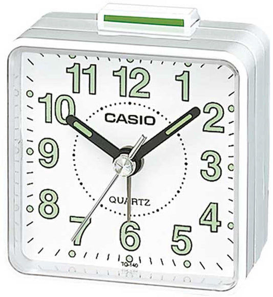 Casio klassisk väckarklocka med analog urtavla och gröna visare