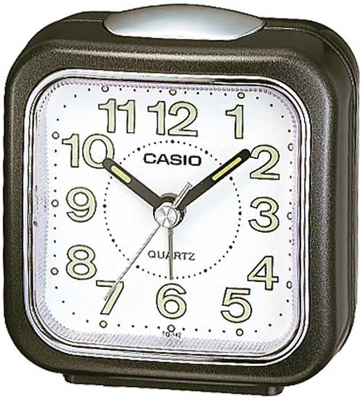 Klassisk Casio kvartsklocka med grön plastboett och analog urtavla