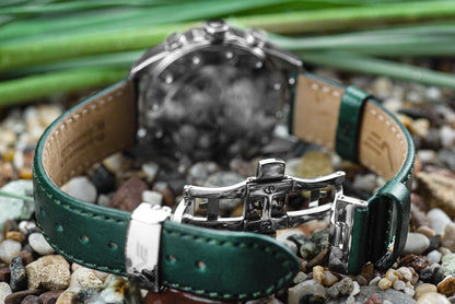 Vostok Europe damklocka armband i grönt läder med metallspänne