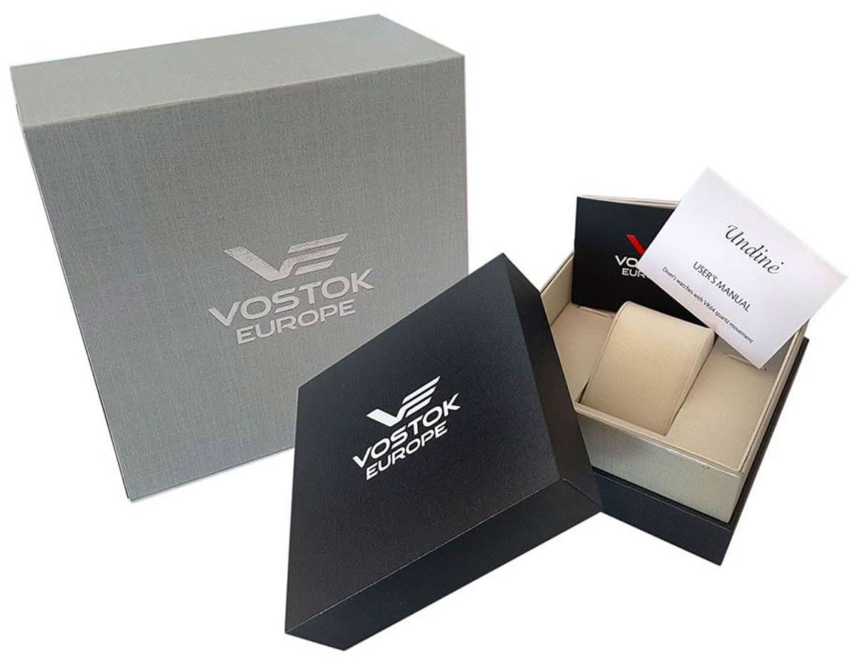 Presentförpackning med Vostok Europe-askar och kort