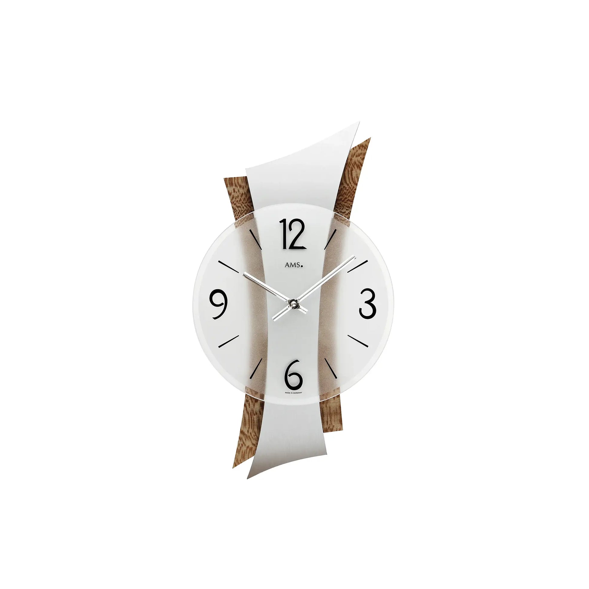 Wanduhr mit weißem Ziffernblatt, silbernen Zeigern und braunen Metallbändern