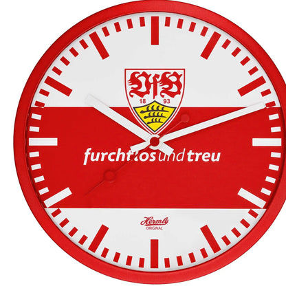 Rund väggklocka med röd ram och vit kant, VfB-logotyp och "fruktlös och trogen"