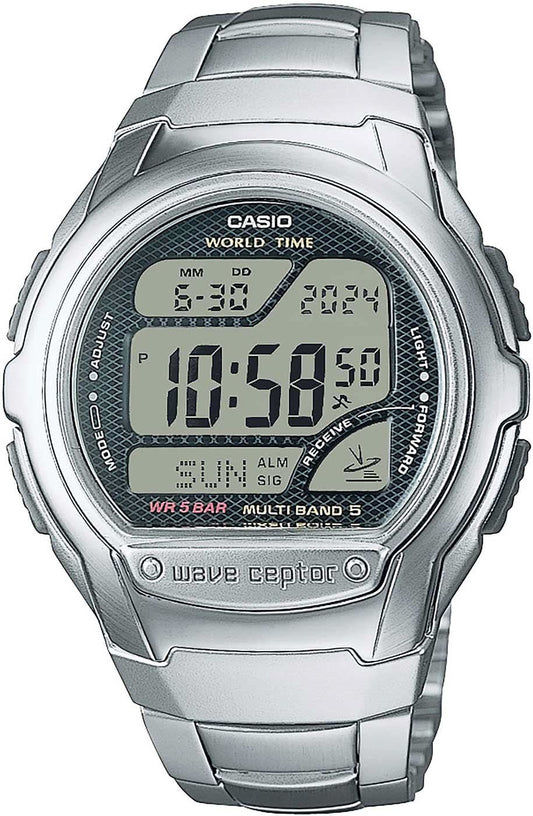 Casio radiostyrd klocka med silverfärgat metallarmband och rund digital display