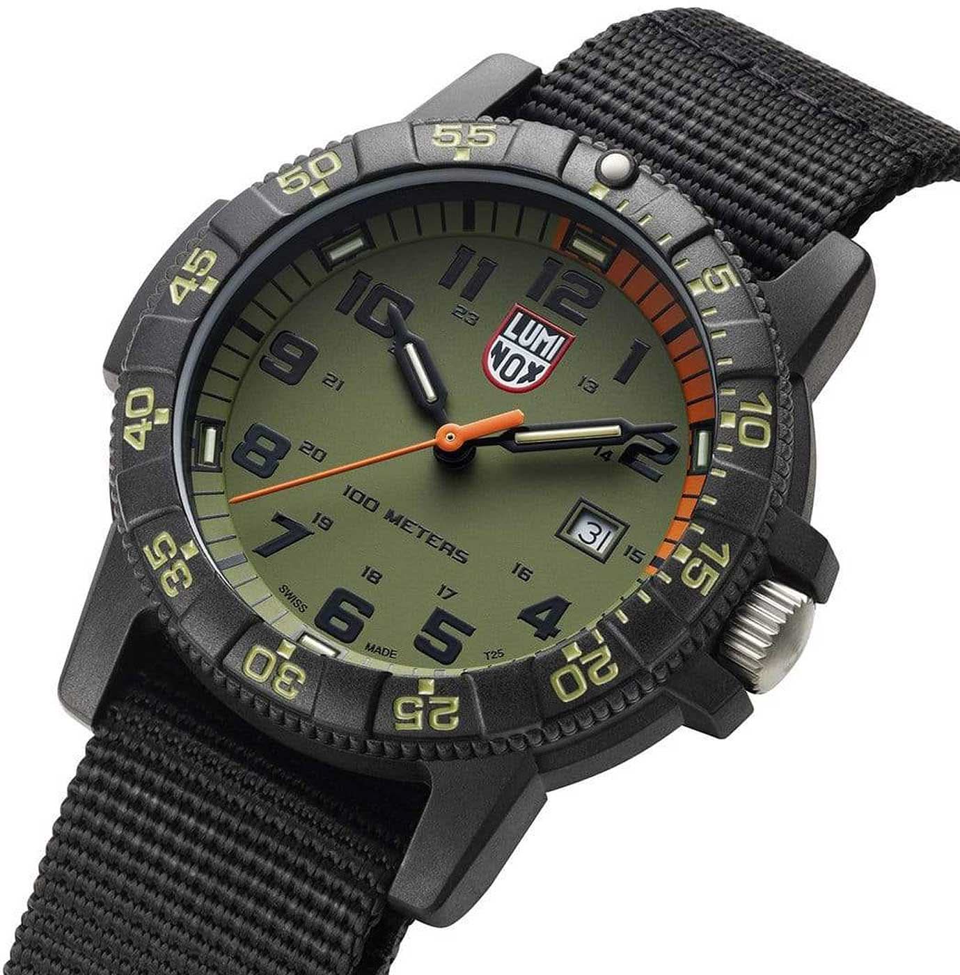 Armbandsur för herrar med svart textilarmband, grå boett och urtavla med orange visare