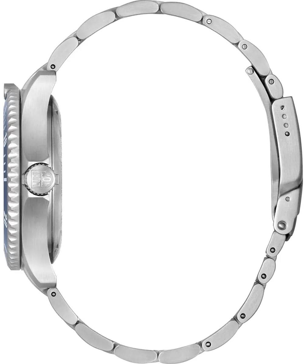Sidovy av herrklocka med boett i silverfärgat stål och metallarmband med fästöglor