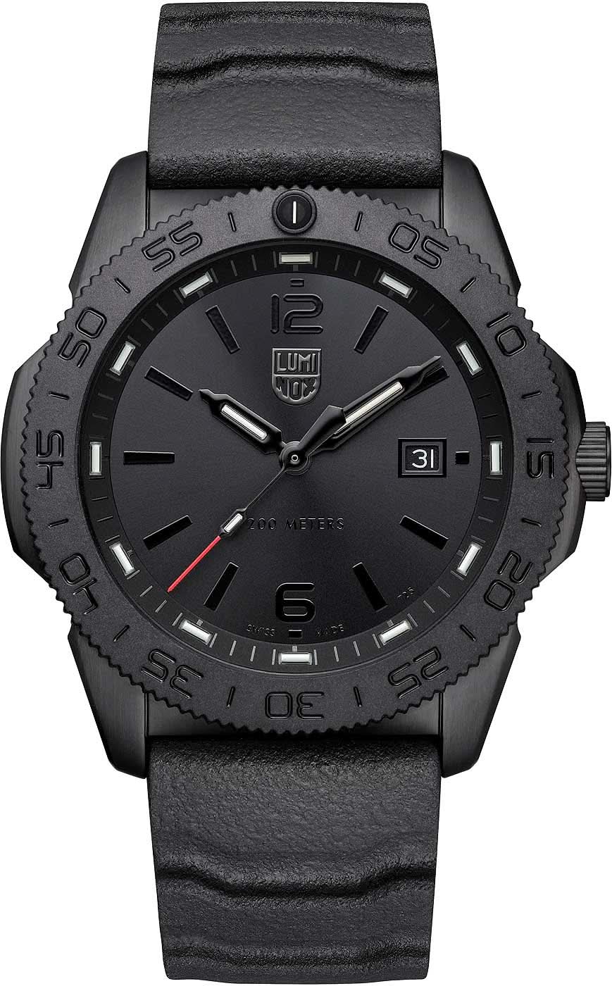 Luminox herrklocka: svart urtavla med datumfönster (3) och svart silikonband.