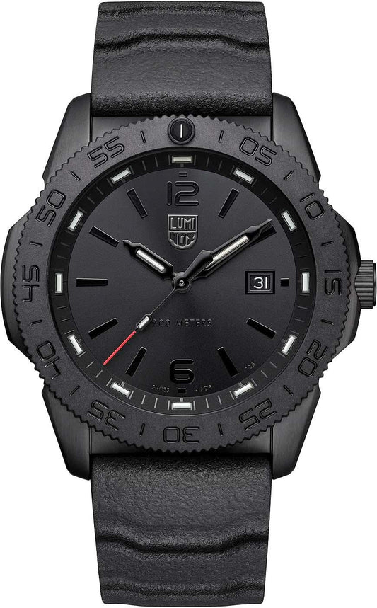 Luminox herrklocka: svart urtavla med datumfönster (3) och svart silikonband.