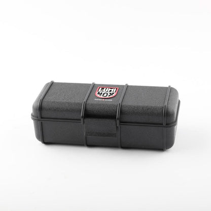 Svart klockfodral med LUMINOX-logotyp och skumfoder