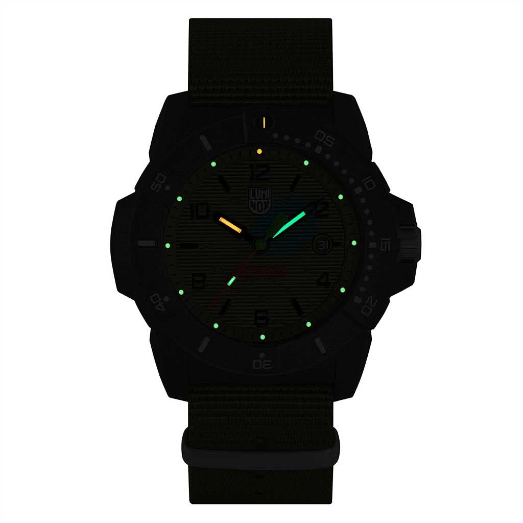 Luminox herrklocka med självlysande gröna visare och markeringar på svart urtavla