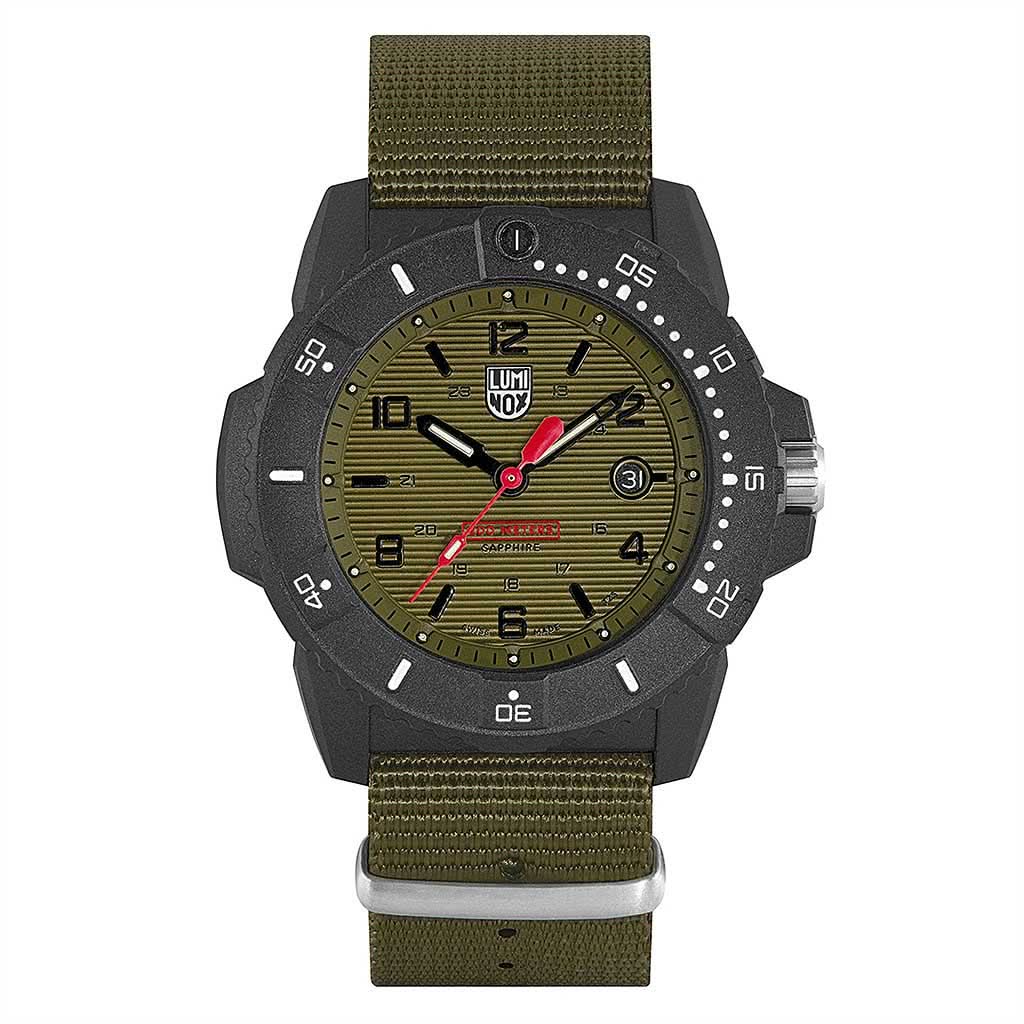 Luminox herrklocka: svart boett, olivgrön urtavla, textilarmband