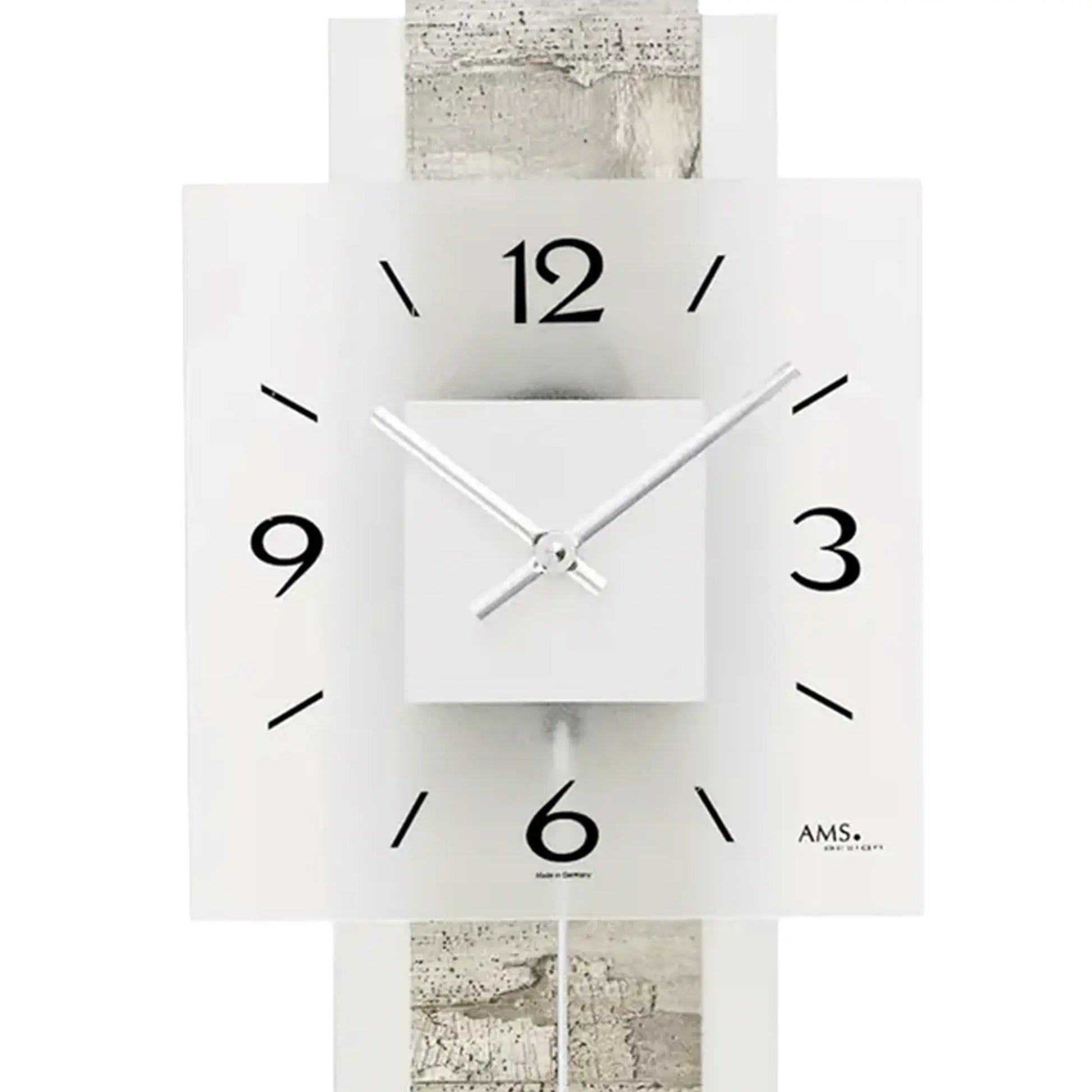 Wanduhr mit weißem Ziffernblatt, schwarzen Zeigern und Quarz-Pendelwerk; Ams-Logo