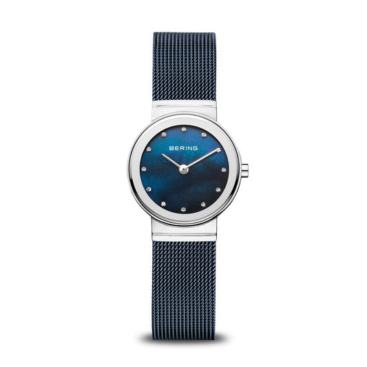 Bering Classic Damenuhr mit blauem Zifferblatt und silbernem Milanaise-Armband
