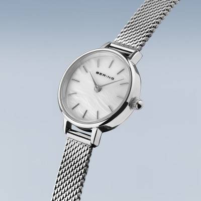 Bering Classic 11022-004 Damen Armbanduhr Silber • Saphirglas • Milanaise-Armband, Bild 2