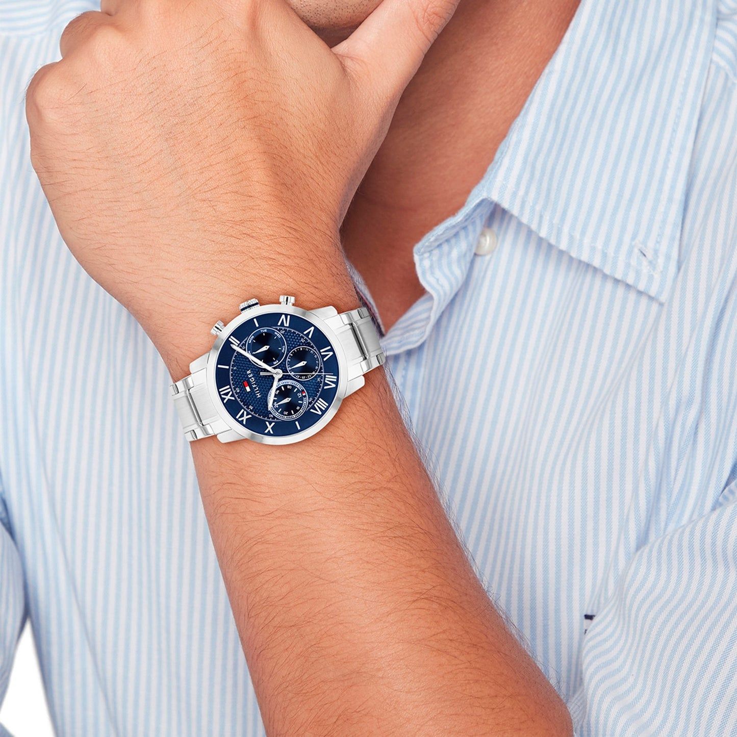 Chronograf Tommy Hilfiger z granatową tarczą i bransoletą ze stali szlachetnej