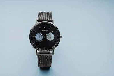 Bering Classic 14236-123 Damenuhr Schwarz • Saphirglas • Milanaise-Armband, Bild 3