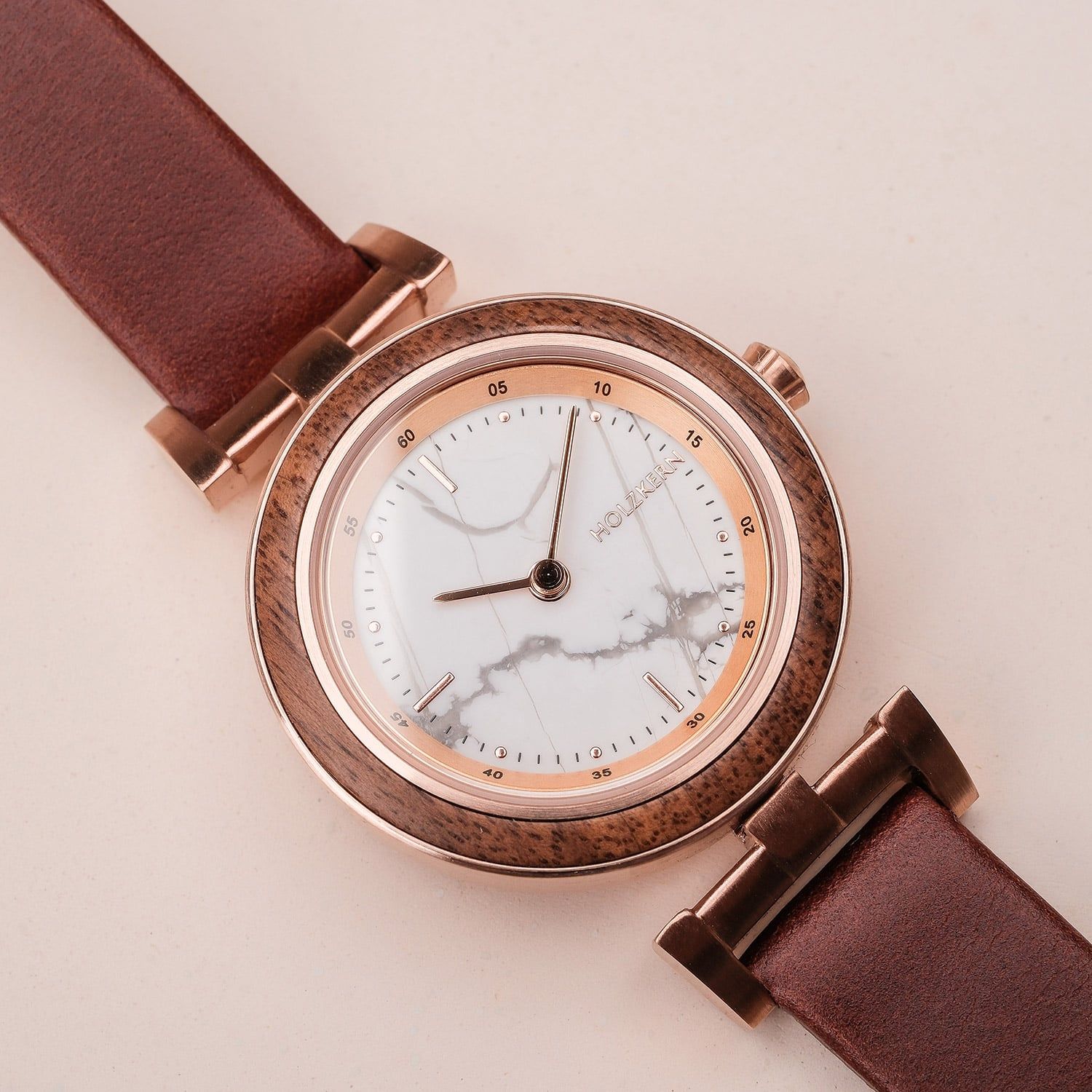 Holzkern Ida Damenarmbanduhr Roségold • Marmorzifferblatt • Walnussholz-Lünette, Bild 2