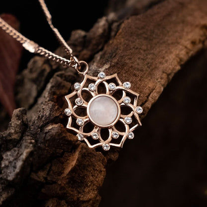 https://www.holzkern.com/media/catalog/product/4/0/40522_composition_gem_halskette_mondstein_rose_cv_30.jpg
