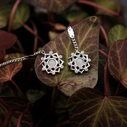https://www.holzkern.com/media/catalog/product/8/_/8_220124_composition_gem_ohrringe_mondstein_silber_cv_13.jpg