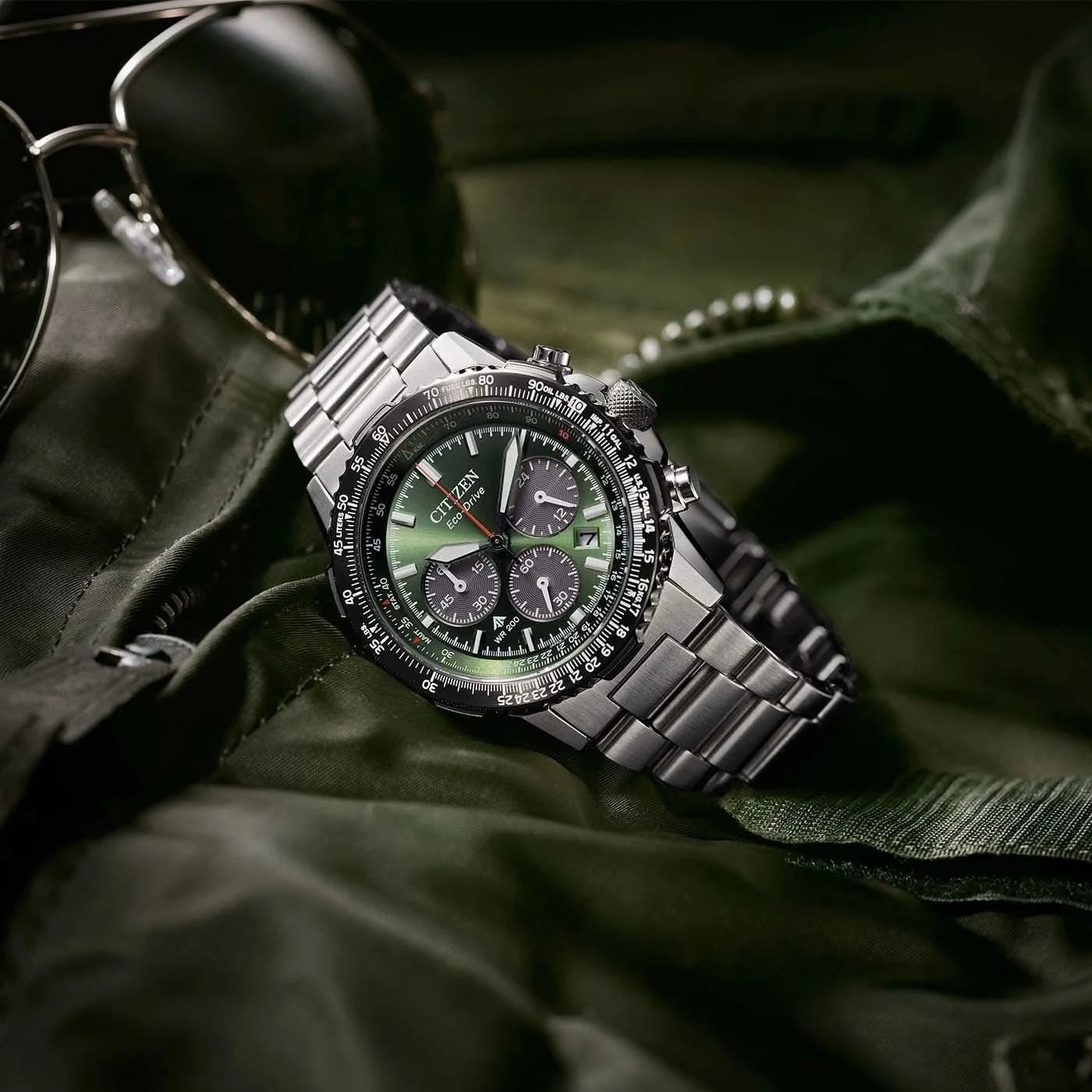 Herrenarmbanduhr mit grünem Chronograph-Zifferblatt und Edelstahlarmband