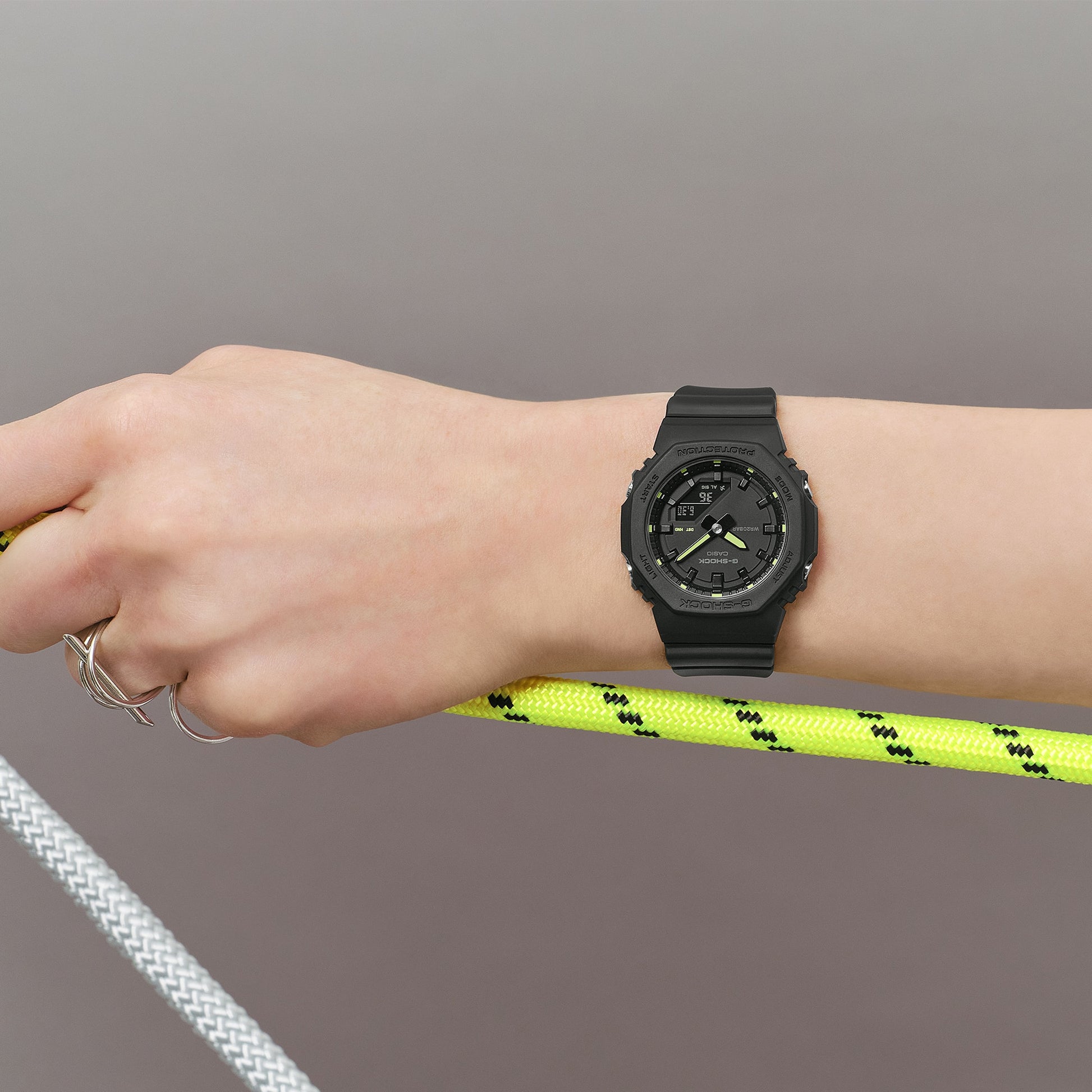 Casio G-Shock GMA-P2100SA-1A2ER Damen • Biobasiertes Harz • Neonfarbene Akzente, Bild 3