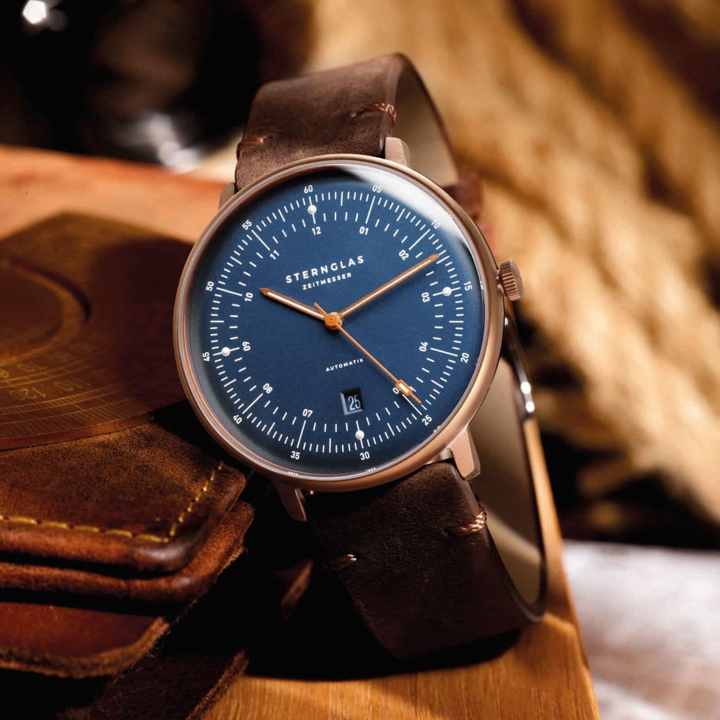 Alt text: Bronzo blu HH A, immagine della galleria 10