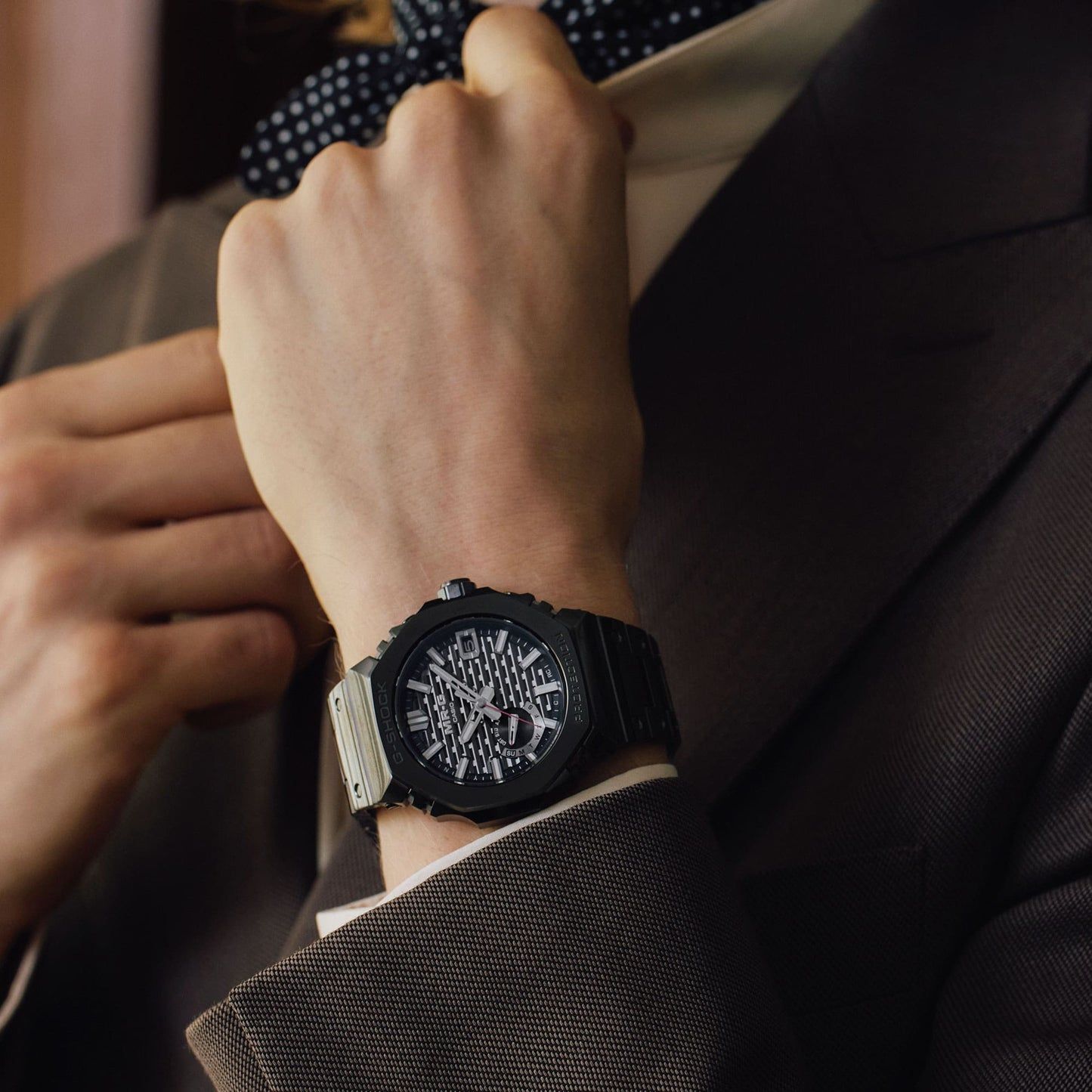 Casio G-Shock MR-G MRG-B2100B-1ADR Herrenuhr Schwarz • Saphirglas mit Antireflexbeschichtung • Solar-Funk mit Bluetooth