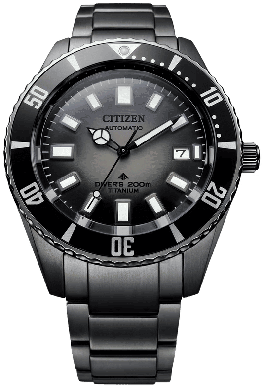 Citizen Promaster Marine Herrenuhr: schwarzes Zifferblatt, Datum, Super-Titanium-Armband