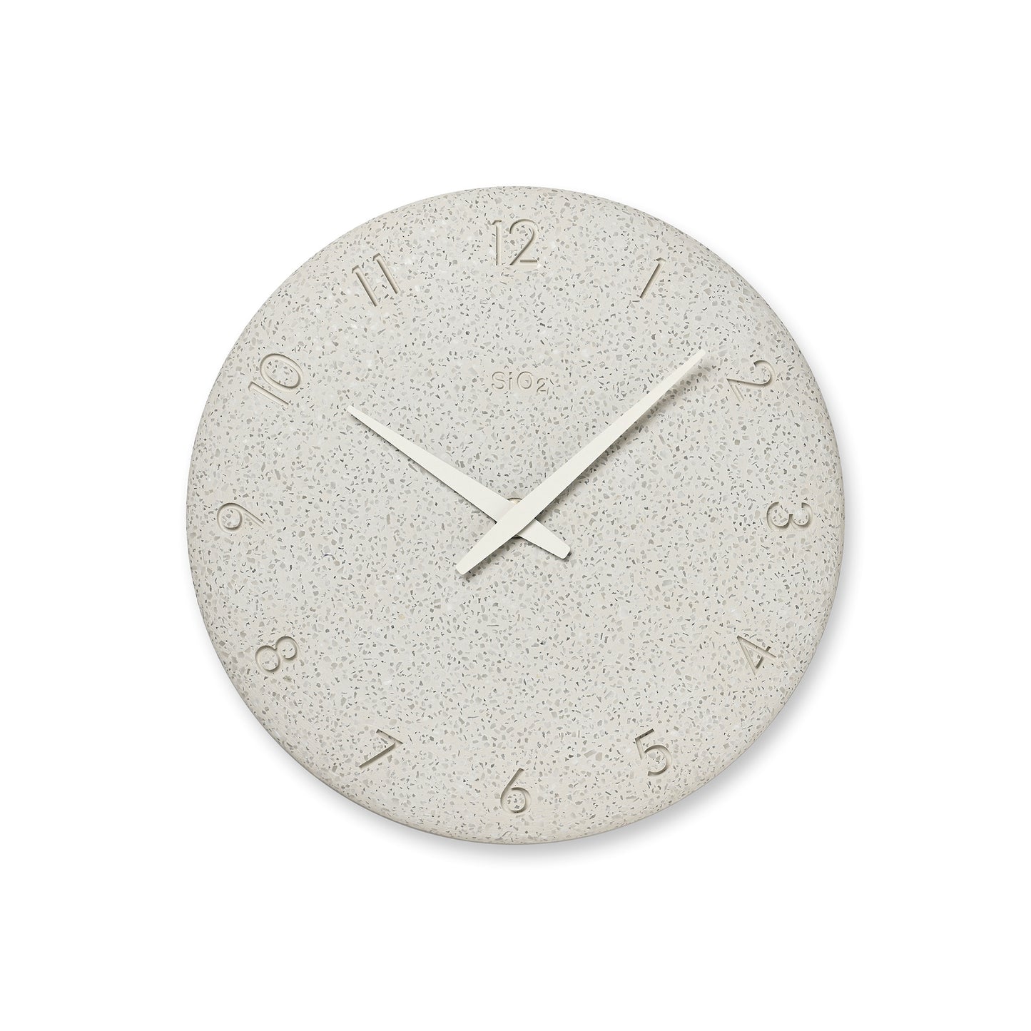 Runde Wanduhr mit gesprenkeltem hellgrauem Zifferblatt, goldfarbene Zahlen, weiße Zeiger