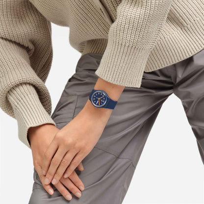 Swatch Originals Medium SO28I700 Trendy Lines at Night Armbanduhr Dunkelblau • Biosourced Gehäuse & Glas •