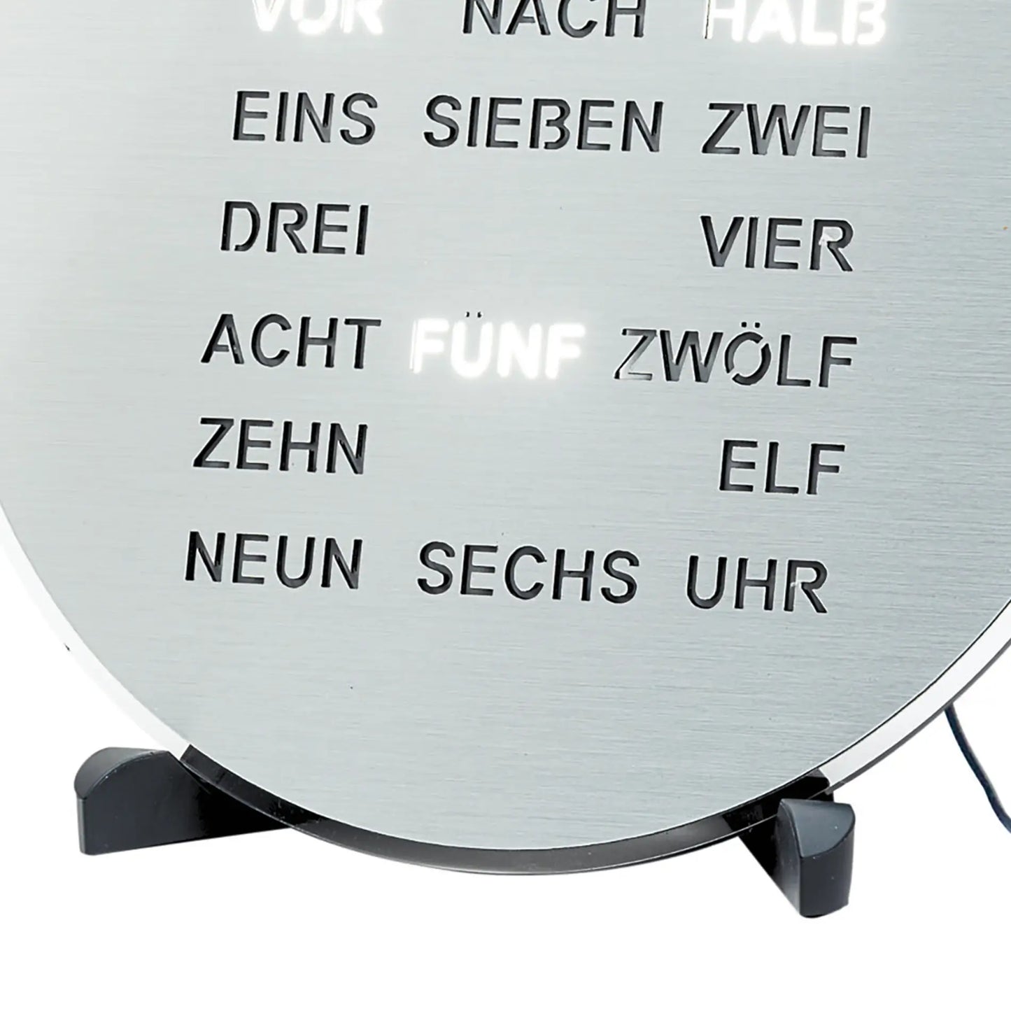 Runde LED-Wortanzeige Uhr, Nahansicht des Ziffernblatts und der Standfüße