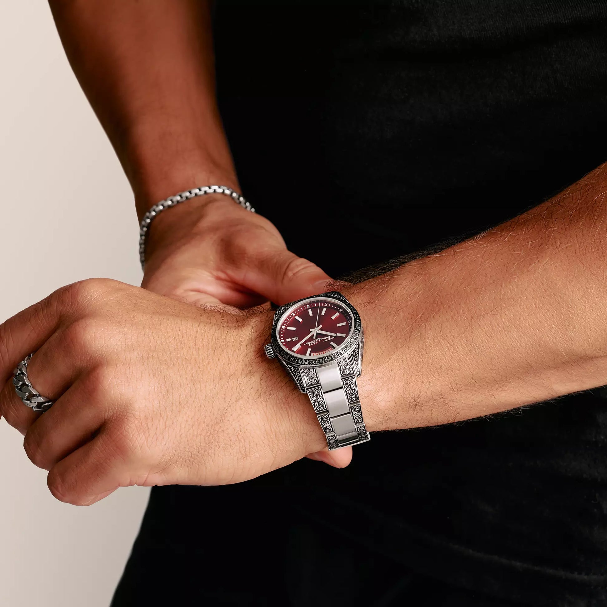 Thomas Sabo Rebel at Heart Revive WA0425-201-201 Unisex Armbanduhr Dunkelrot • Graviermuster-Design • 5 ATM wasserdicht