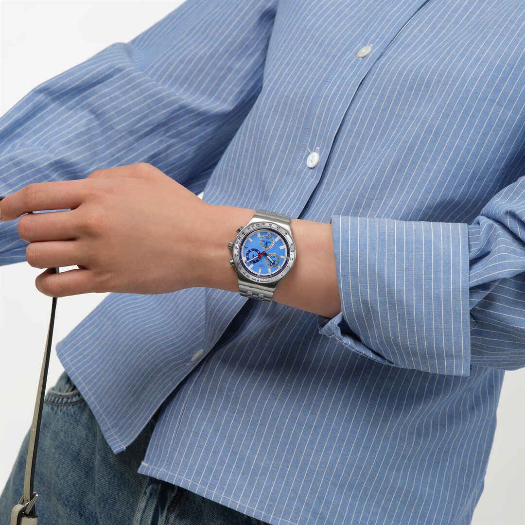 Swatch Irony YVS541G Midday in the Mirror Herrenuhr Hellblau • Chronograph mit Leuchtzeigern • Edelstahlarmband mit