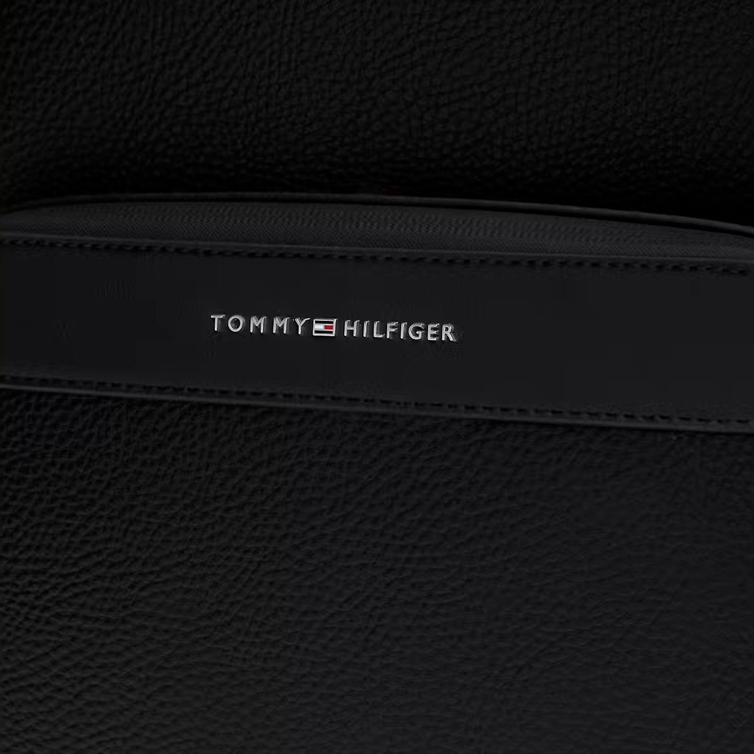 Tommy Hilfiger Metallic Logo Dome Backpack AM0AM14686BDS Rucksack Schwarz • Dome-Design • Doppelreißverschluss, Bild 5