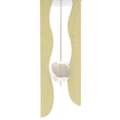 Wanduhr mit Ahornholzgehäuse und kugelförmigem Pendel aus Glas